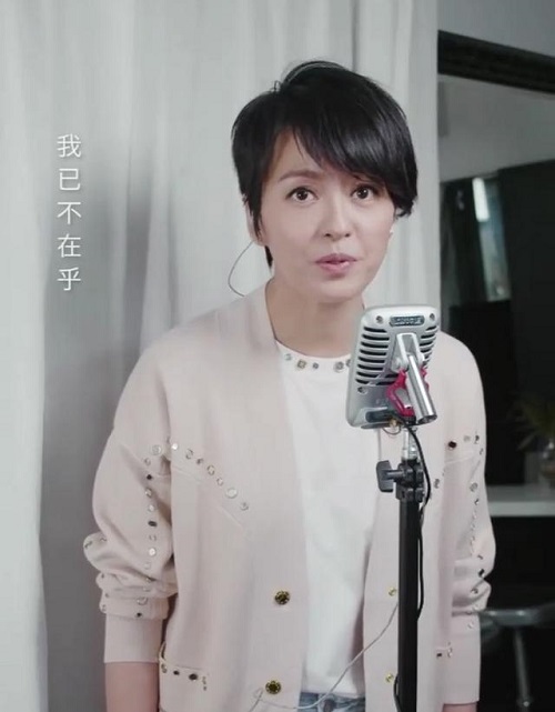 梁咏琪唱花火致敬白衣天使 周杰伦林俊杰合唱《stay with you》 梁咏琪唱花火致敬白衣天使 周杰伦林俊杰合唱《stay with you》