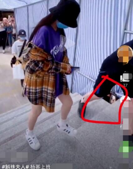 杨幂遭代拍恶意拍摄险走光 代拍是什么意思现场拍摄画面曝光 杨幂遭代拍恶意拍摄险走光 代拍是什么意思现场拍摄画面曝光