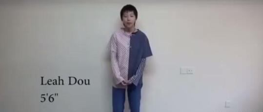 窦靖童晒与王菲同框照 两人罕见同框笑容明朗十分温馨 窦靖童晒与王菲同框照 两人罕见同框笑容明朗十分温馨