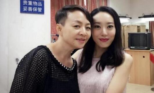 新喜剧之王女主角是谁 鄂靖文个人资料介绍为什么火不起来