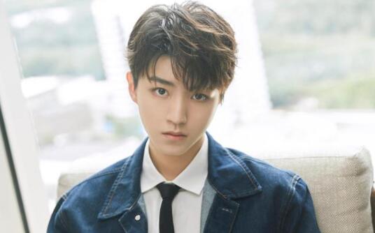 河南一幼师让孩子应援王俊凯 继应援肖战之后再爆出来