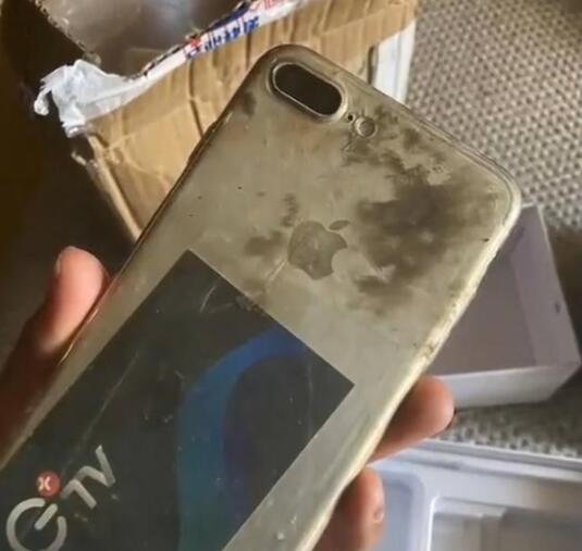 手机掉乌江8个月后回来了 网友:手机版的鲁滨孙漂流记! 手机掉乌江8个月后回来了 网友:手机版的鲁滨孙漂流记!