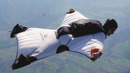 女子天门山翼装飞行时失踪 女子母亲发声女儿未带手机尚未找到