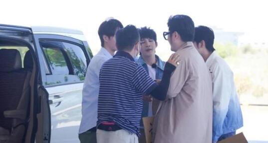 王一博一个哈欠认出汪涵 现场一个细节暴露两人真实的关系 王一博一个哈欠认出汪涵 现场一个细节暴露两人真实的关系