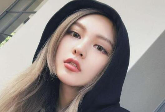 周扬青 P图是网红的基本职业素养 P图前与P图后对比照差别太大