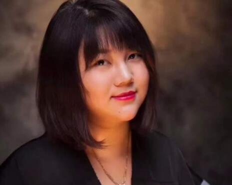 杨天真穿鱼尾裙拍大片 现场画面曝光惹网友争议