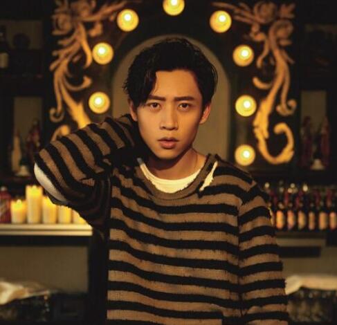 魏晨结婚 晒结婚证及两人合照甜蜜满满 魏晨结婚 晒结婚证及两人合照甜蜜满满