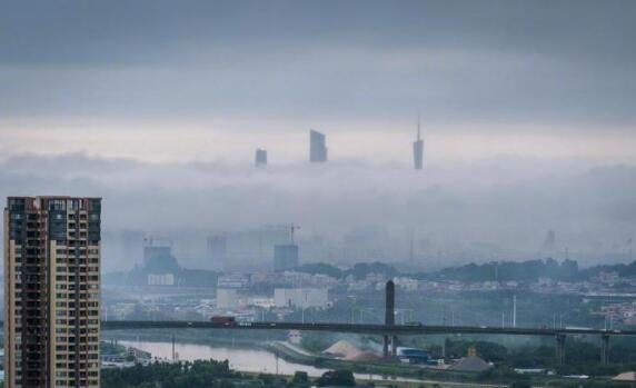 广州出现云墙幻若仙境 现场画面曝光云墙是什么怎么形成的