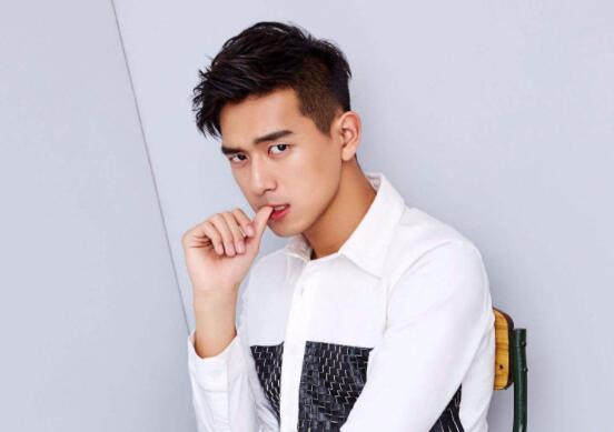 李现冲浪照曝光十分帅气 网友：不亏是我家的现男友！