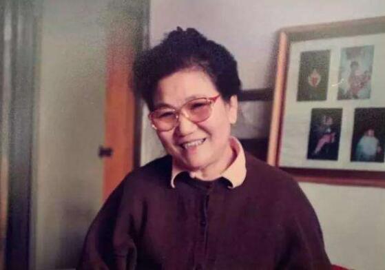 巩汉林谈观众为什么喜欢赵丽蓉 回顾赵丽蓉生前经典作品瞬间