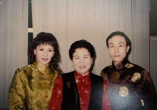 巩汉林谈观众为什么喜欢赵丽蓉 回顾赵丽蓉生前经典作品瞬间