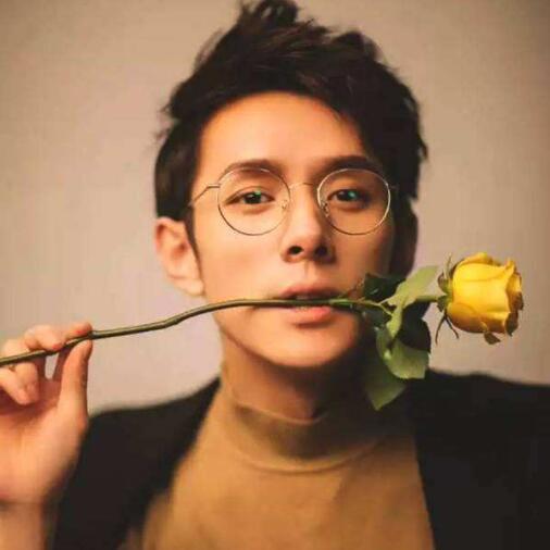 李佳琦叫错虞书欣名字 虞书欣的反应尽显高情商 李佳琦叫错虞书欣名字 虞书欣的反应尽显高情商