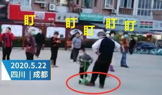 广场舞大妈拉横幅抢占停车场 现场画面曝光让人愤怒 广场舞大妈拉横幅抢占停车场 现场画面曝光让人愤怒