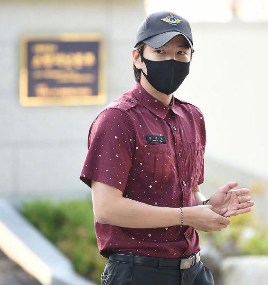 张根硕退伍照曝光 花样美男变身兵哥哥再度来袭