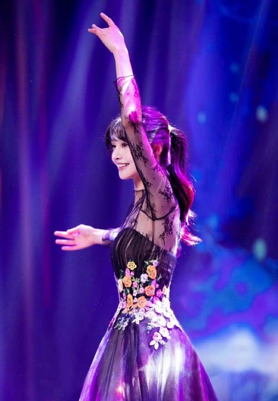 郑爽穿晚礼服跳舞上热搜 郑爽和张恒分手了吗原因是什么