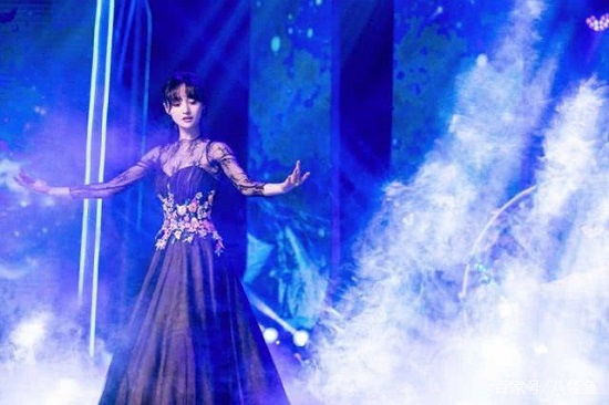 郑爽穿晚礼服跳舞上热搜 郑爽和张恒分手了吗原因是什么