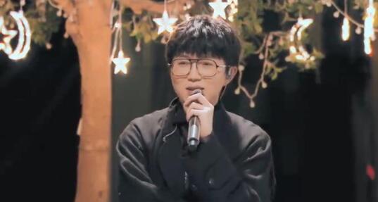 毛不易:没人喜欢我 称其不相信爱情会降临在自己身上袒露感情状态 毛不易:没人喜欢我 称其不相信爱情会降临在自己身上袒露感情状态