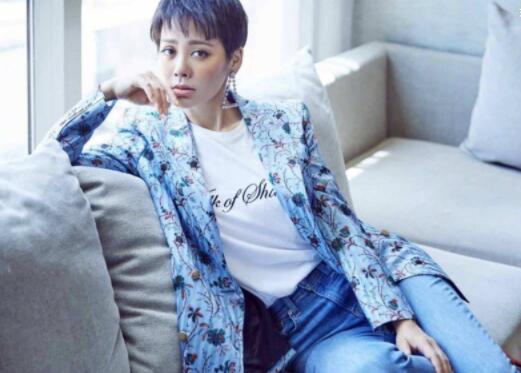 48岁宁静穿高跟鞋在跑步机上跳舞 舞步曼妙多姿身材性感火辣