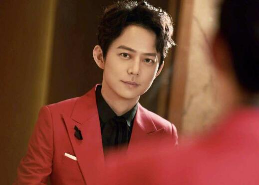 何炅弯腰给新人让镜头 但结局竟然是这样! 何炅弯腰给新人让镜头 但结局竟然是这样!