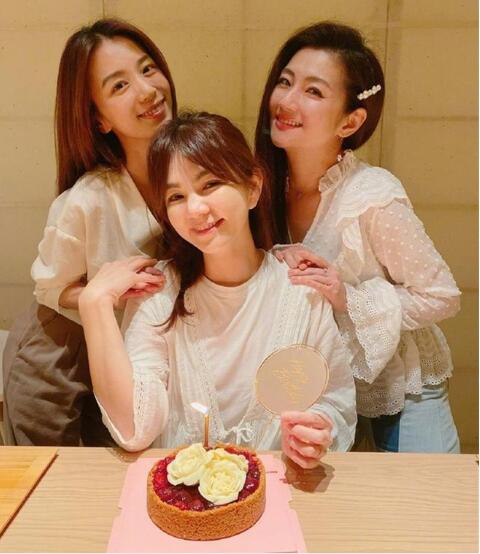 SHE合体为ella庆生 同穿团服上演回忆杀