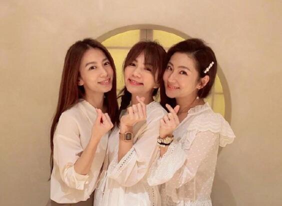 SHE合体为ella庆生 同穿团服上演回忆杀