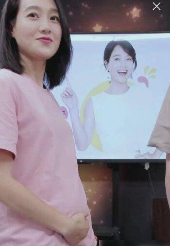 朱丹直播宣布怀二胎 晒孕肚照宝宝已有三个月 朱丹直播宣布怀二胎 晒孕肚照宝宝已有三个月