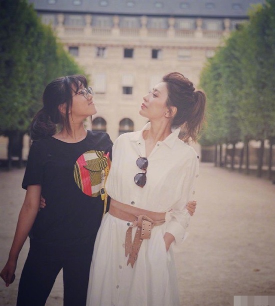 贾静雯首晒梧桐妹正面照 梧桐妹是贾静雯和谁的孩子