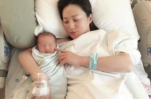 陈建斌二胎儿子生日宴 两个儿子正面照曝光简直翻版陈建斌 陈建斌二胎儿子生日宴 两个儿子正面照曝光简直翻版陈建斌