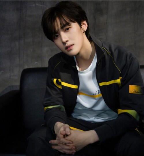 李熙凝方否认与嘉羿恋情 否认照片中女性并非自己