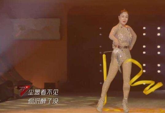 钟丽缇机场教大叔跳无价之姐 钟丽缇这么好的身材是怎么保养的 钟丽缇机场教大叔跳无价之姐 钟丽缇这么好的身材是怎么保养的