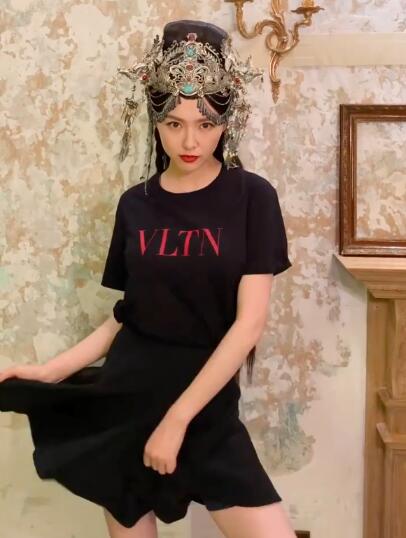 唐嫣产后首次营业 穿短裙秀长腿腰部臃肿身材走样