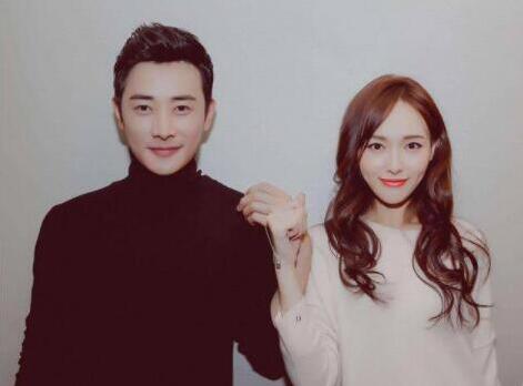 唐嫣产后首次营业 穿短裙秀长腿腰部臃肿身材走样