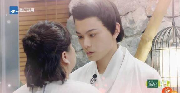 贾玲丁禹兮还原陈芊芊名场面 一秒入戏的丁禹兮演技获点赞 贾玲丁禹兮还原陈芊芊名场面 一秒入戏的丁禹兮演技获点赞