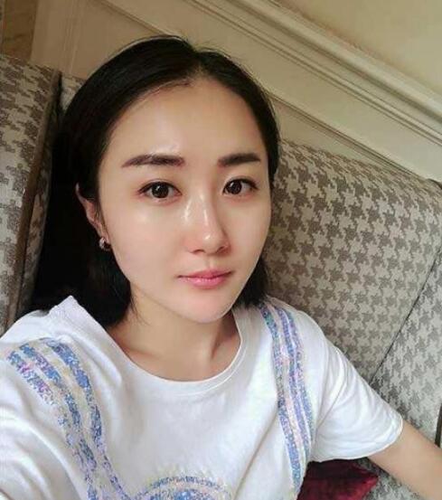 宋小宝深夜陪老婆购物恩爱十足 宋小宝老婆正面照和资料介绍 宋小宝深夜陪老婆购物恩爱十足 宋小宝老婆正面照和资料介绍