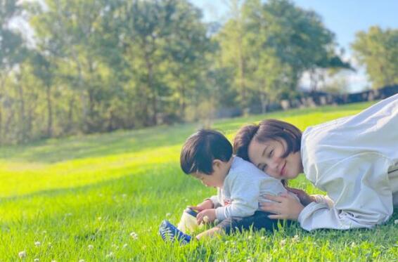 张歆艺儿子给金晨打call 张歆艺儿子四坨叫金晨妈妈什么情况