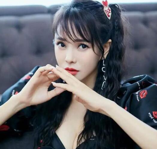 伊能静谈教王丽坤王智唱歌 被网友吐槽情商太低 伊能静谈教王丽坤王智唱歌 被网友吐槽情商太低