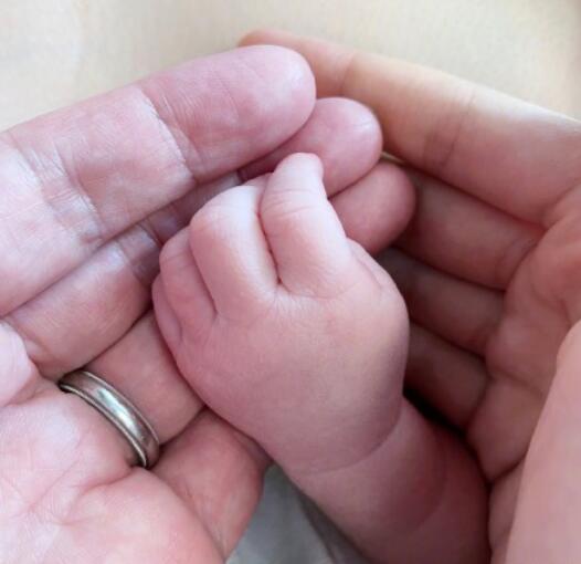 李响当爸爆宝贝小名为赞赞 圈外妻子正面照曝光美艳全场 李响当爸爆宝贝小名为赞赞 圈外妻子正面照曝光美艳全场