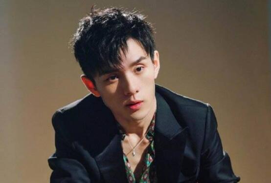 李佳琦作为特殊人才落户上海 网友:行行出状元啊! 李佳琦作为特殊人才落户上海 网友:行行出状元啊!