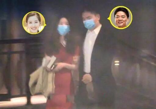 章泽天公园学大爷抽陀螺 章泽天刘强东近况曝光