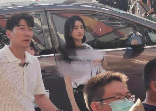 赵丽颖黄晓明买菜上热搜 赵丽颖复出首档节目《中餐厅》 赵丽颖黄晓明买菜上热搜 赵丽颖复出首档节目《中餐厅》