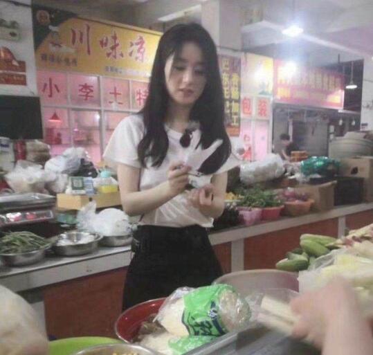 赵丽颖黄晓明买菜上热搜 赵丽颖复出首档节目《中餐厅》 赵丽颖黄晓明买菜上热搜 赵丽颖复出首档节目《中餐厅》