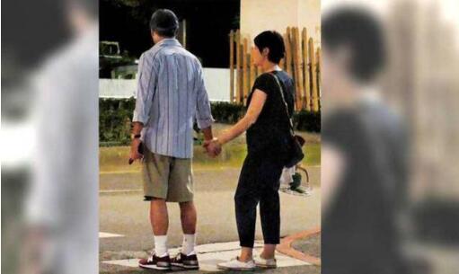 李宗盛与小27岁娇妻逛古董店 李宗盛三段婚姻唯有她最刻骨铭心 李宗盛与小27岁娇妻逛古董店 李宗盛三段婚姻唯有她最刻骨铭心