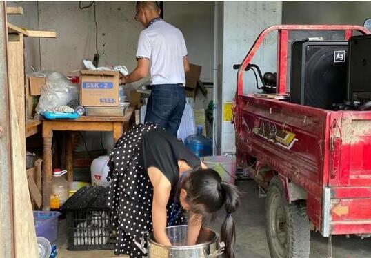 千万富翁破产卖冰粉 “人走茶凉”后依旧怀揣梦想 千万富翁破产卖冰粉 “人走茶凉”后依旧怀揣梦想