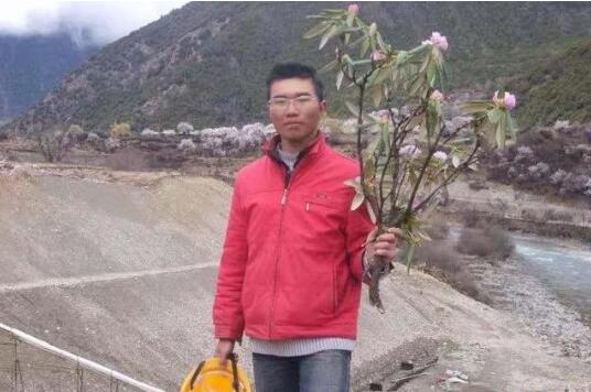 千万富翁破产卖冰粉 “人走茶凉”后依旧怀揣梦想 千万富翁破产卖冰粉 “人走茶凉”后依旧怀揣梦想