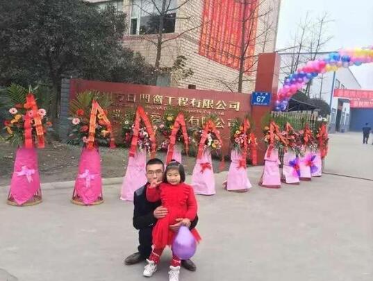 千万富翁破产卖冰粉 “人走茶凉”后依旧怀揣梦想 千万富翁破产卖冰粉 “人走茶凉”后依旧怀揣梦想