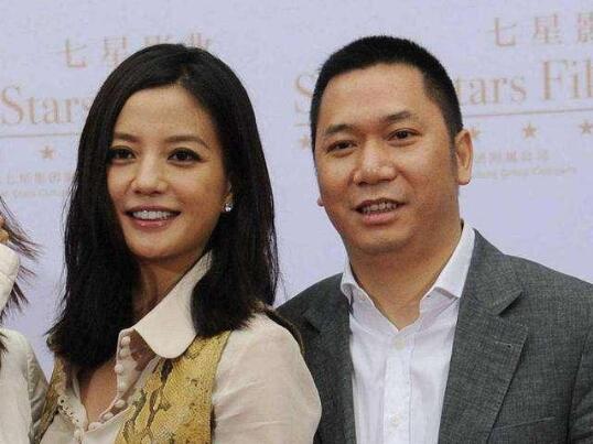 赵薇删除有关黄有龙的所有照片 赵薇和老公黄有龙离婚真的假的 赵薇删除有关黄有龙的所有照片 赵薇和老公黄有龙离婚真的假的