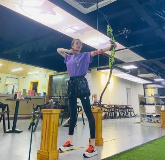 陈小纭：大师让我多穿绿色 疑似暗示与于小彤分手传闻