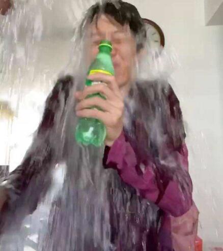 张国伟和徐冬冬互动频繁显暧昧 大胸女神花落跳高名将? 张国伟和徐冬冬互动频繁显暧昧 大胸女神花落跳高名将?