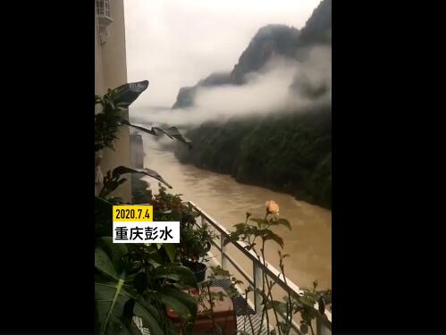 神仙阳台房主衣服晾1个月未干 现场画面曝光如同仙境一般