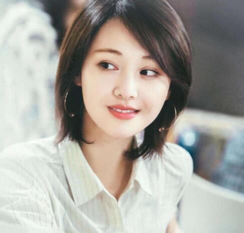 郑爽高价卖旧手机 买家吐槽手机一天充三次电问题层出不穷